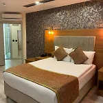Golden Lux Hotel