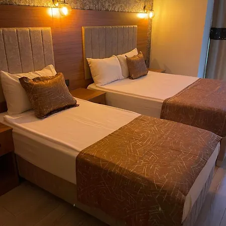 Golden Lux Hotell 3*